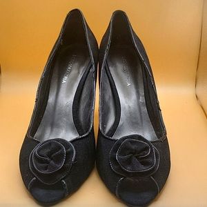 Size 8.5 BCBG black heels